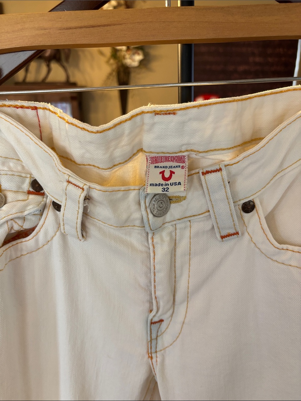 True Religion Cream High-Rise Women's Jeans with Contrast Stitching